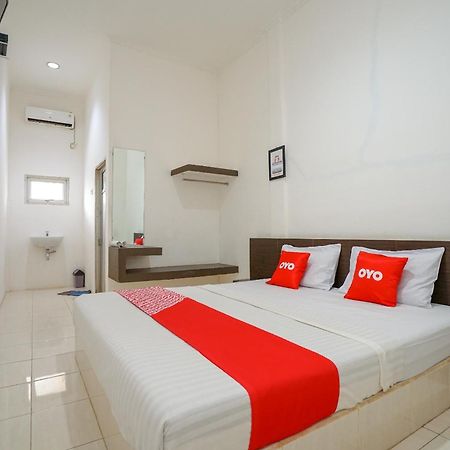 Super Oyo 1868 Penginapan Sekip Palembang Ngoại thất bức ảnh