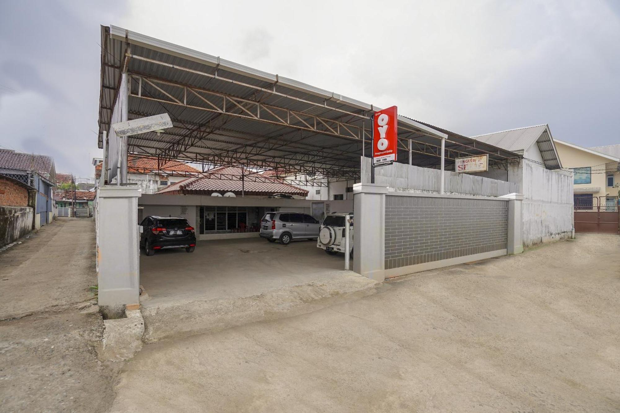 Super Oyo 1868 Penginapan Sekip Palembang Ngoại thất bức ảnh