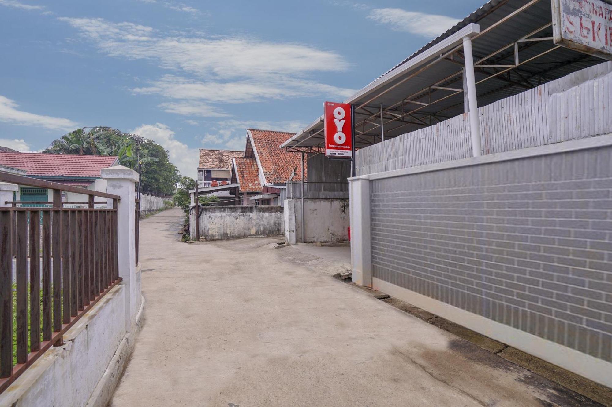 Super Oyo 1868 Penginapan Sekip Palembang Ngoại thất bức ảnh